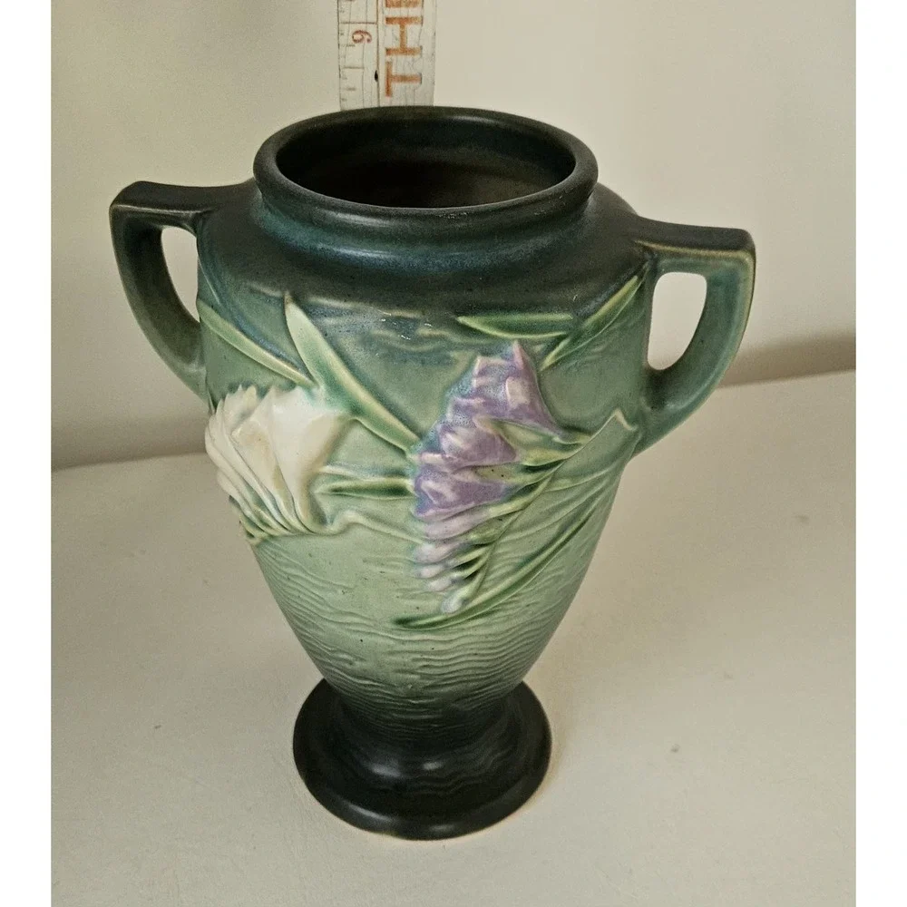 Roseville Pottery Freesia Vase 121-8 Green Lavender White Flowers
